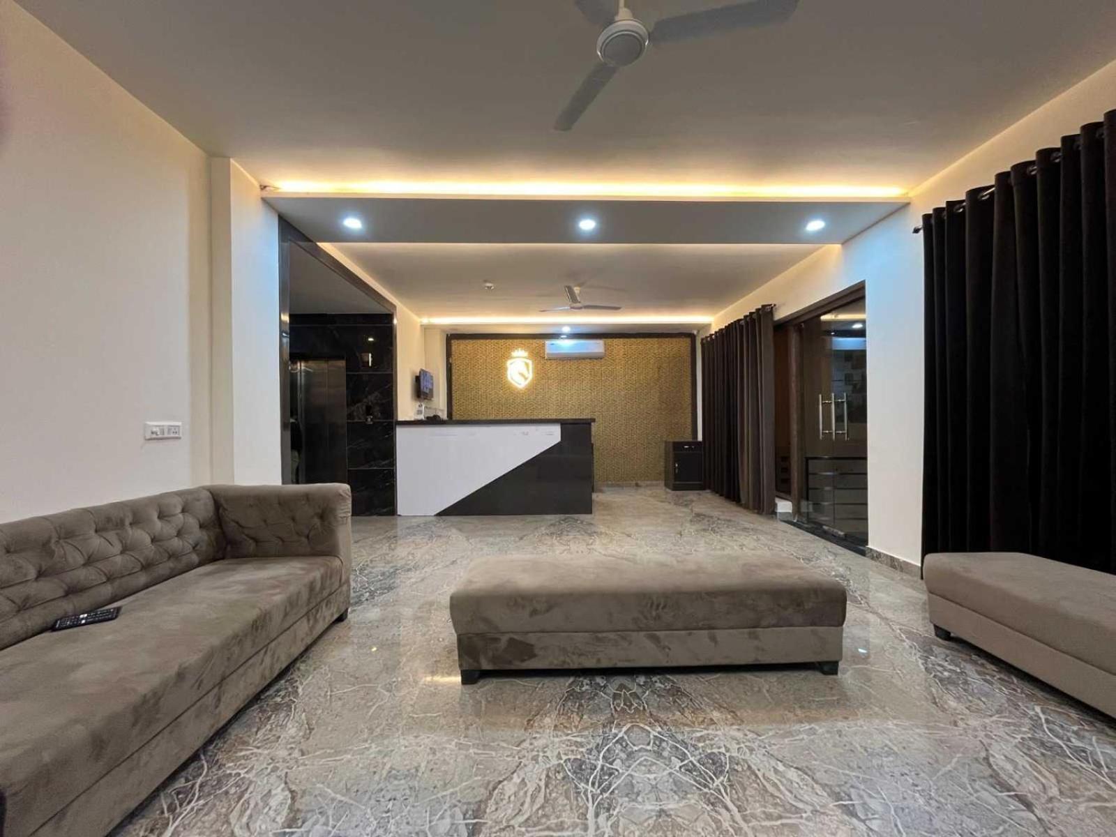 Super Townhouse Taj Nagri Basai Formerly Royal Empire Tājganj Esterno foto